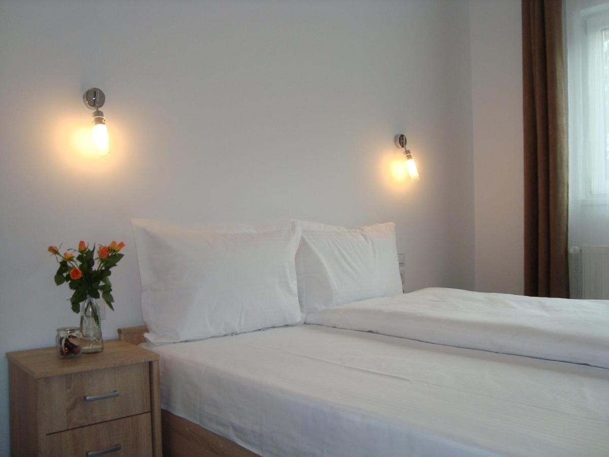 Hotel Casa Cu Flori Buşteni Esterno foto
