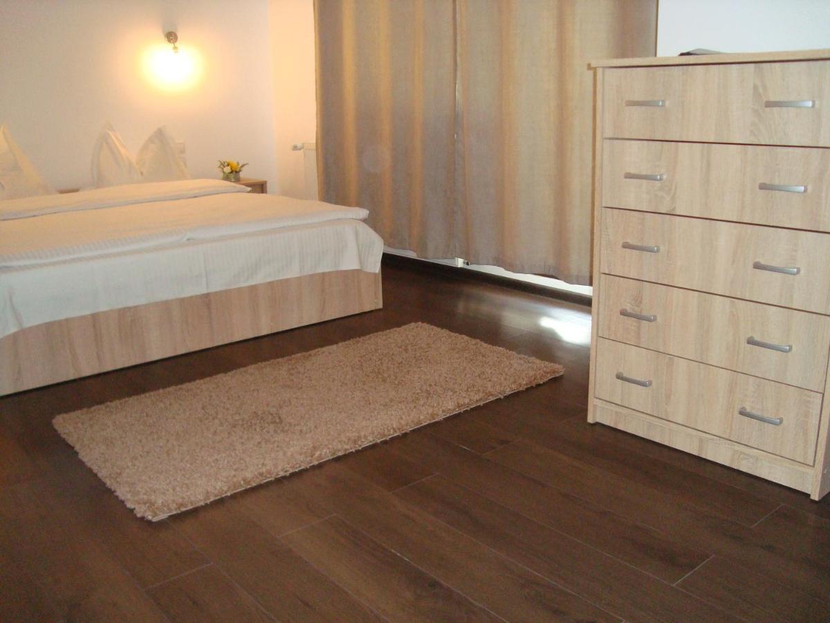 Hotel Casa Cu Flori Buşteni Esterno foto