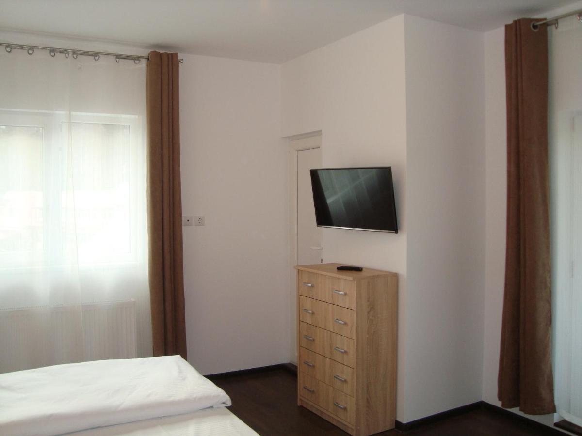 Hotel Casa Cu Flori Buşteni Esterno foto