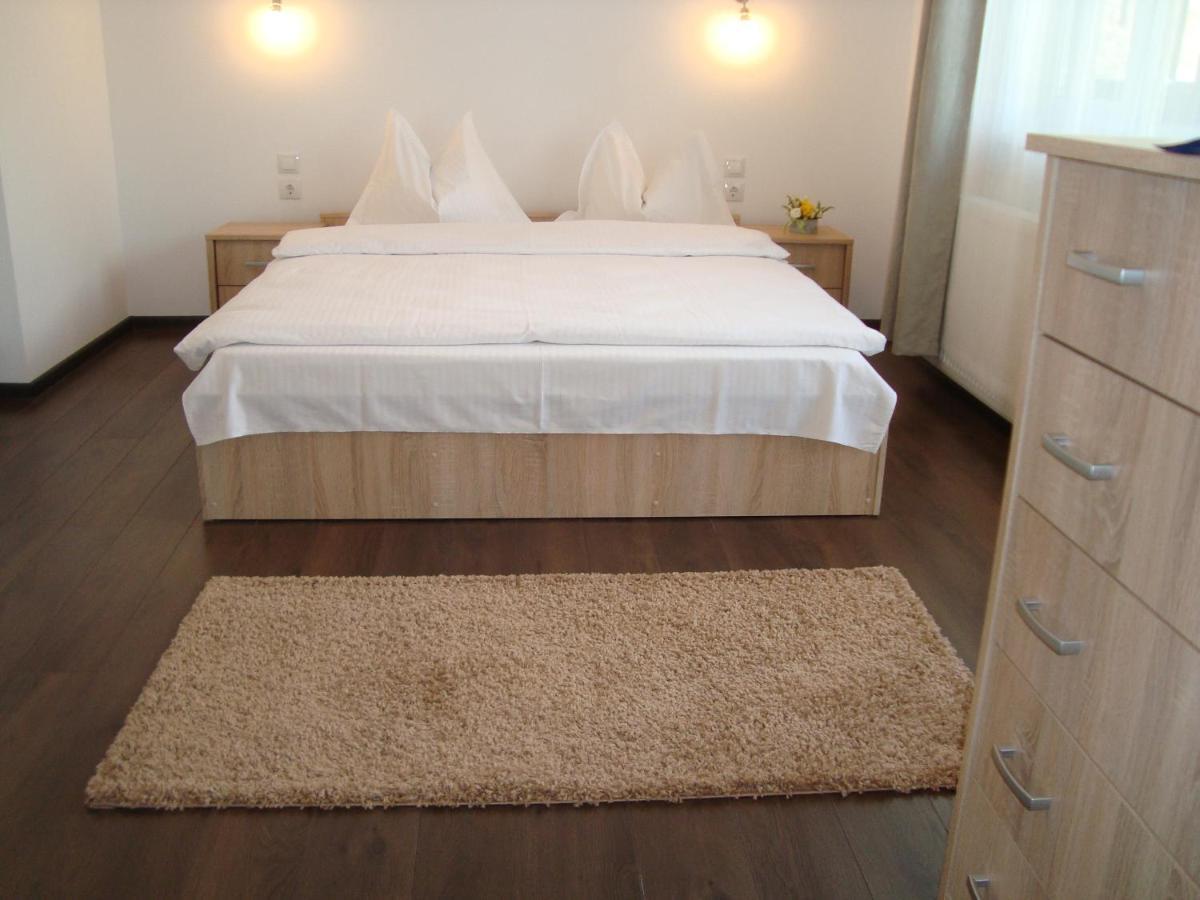 Hotel Casa Cu Flori Buşteni Esterno foto