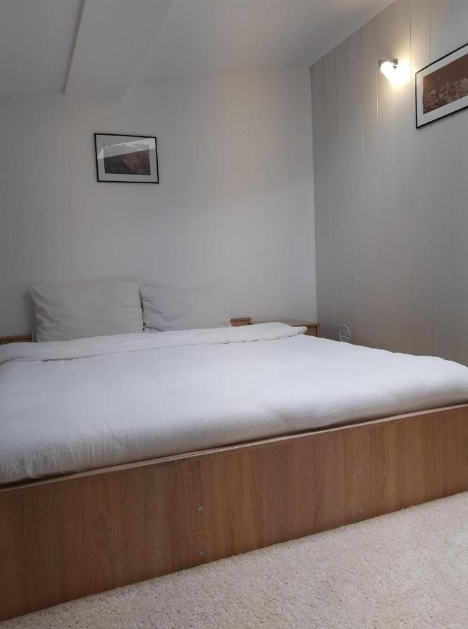 Hotel Casa Cu Flori Buşteni Esterno foto