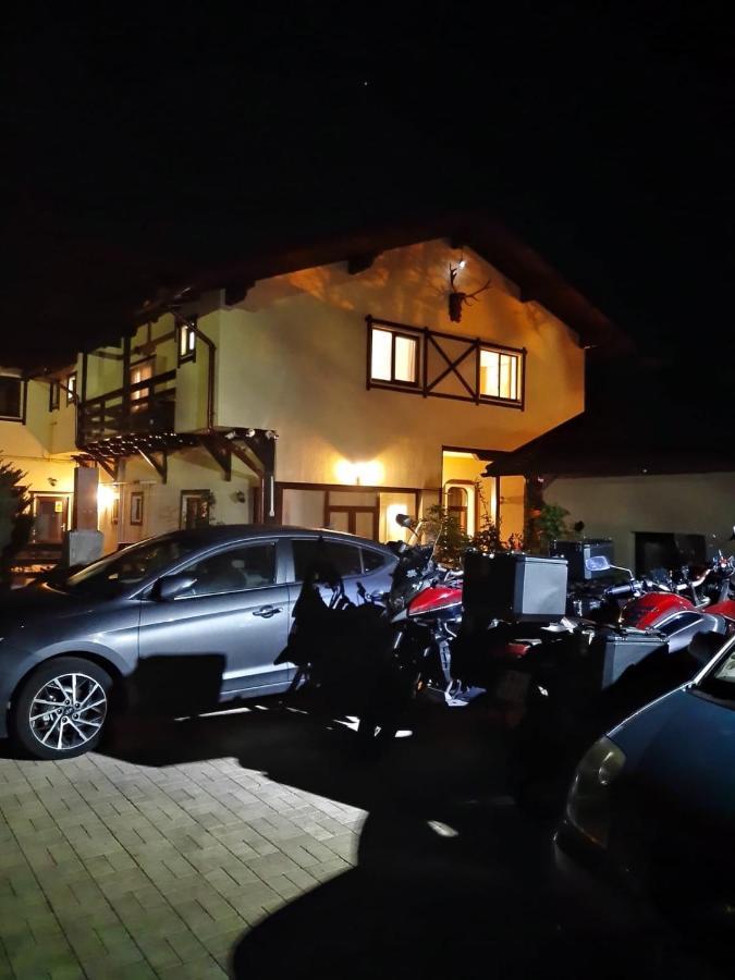 Hotel Casa Cu Flori Buşteni Esterno foto