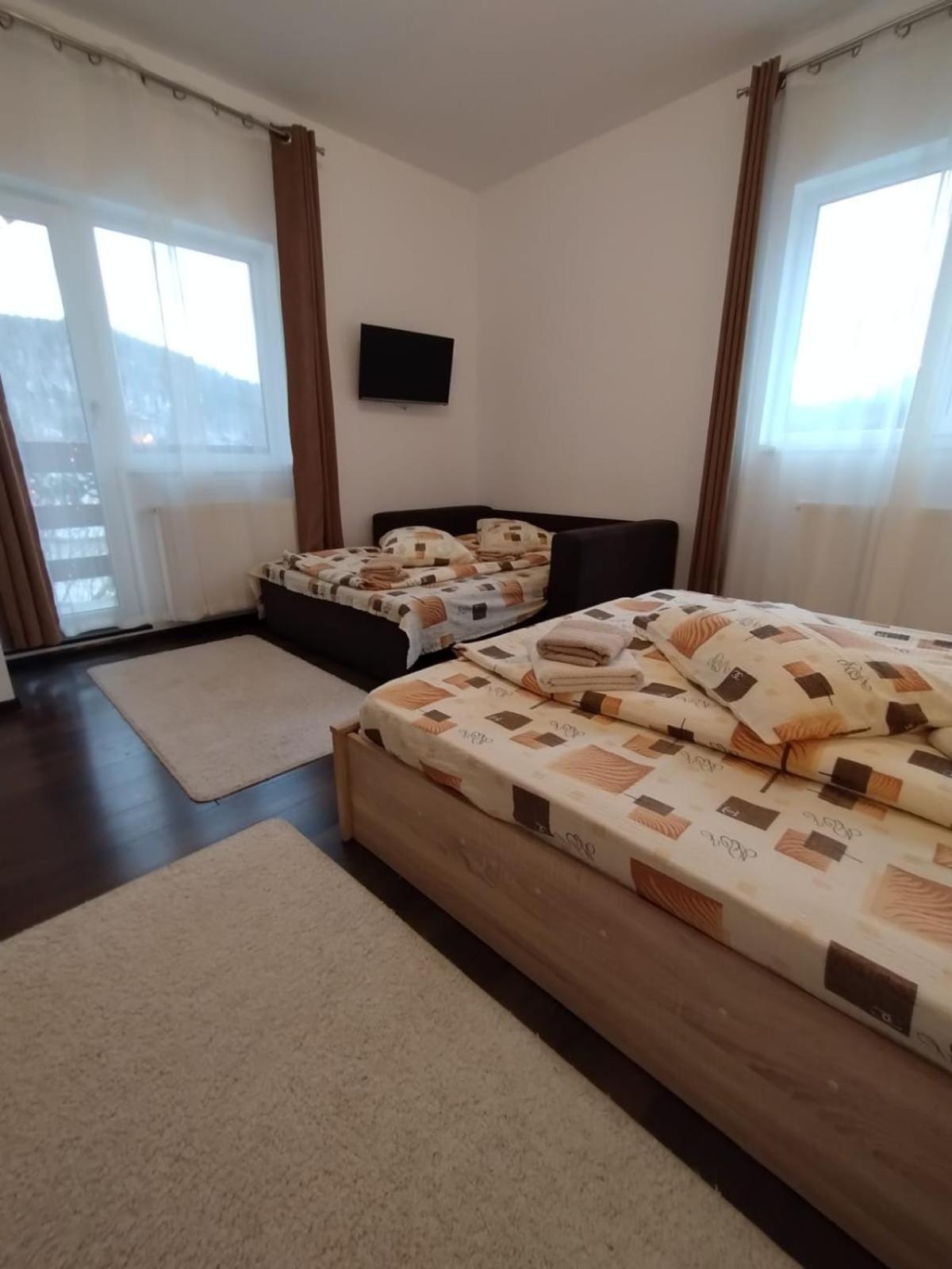 Hotel Casa Cu Flori Buşteni Esterno foto
